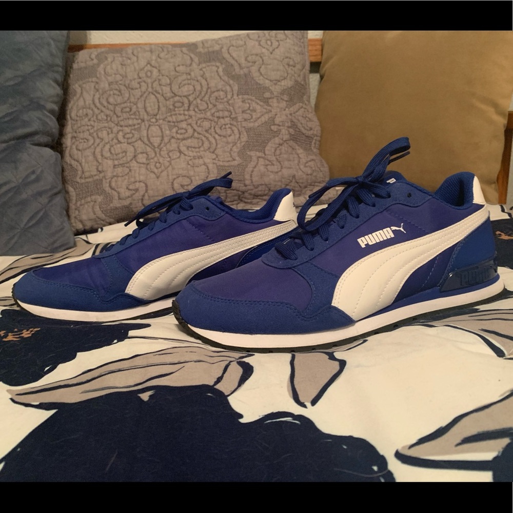 EUC Blue Puma sneakers